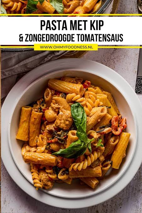 Romige Kip-Pasta met Zongedroogde Tomaten